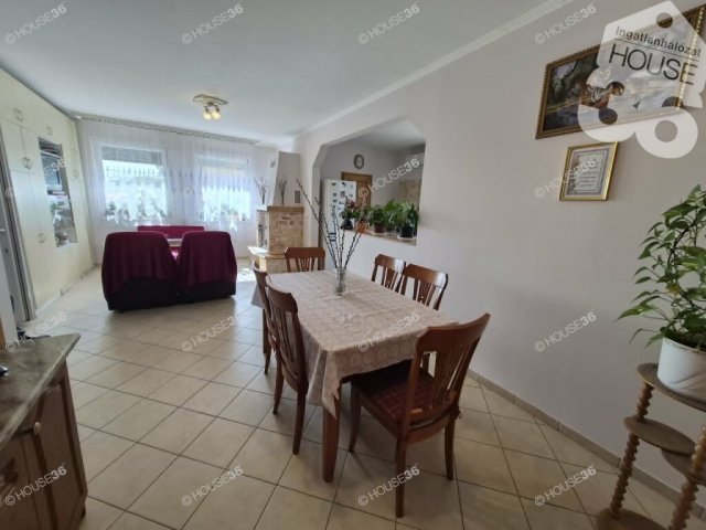 Eladó családi ház, Kecskeméten 72 M Ft, 4 szobás