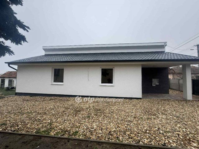 Eladó családi ház, Hosszúpályin 48.9 M Ft, 3 szobás