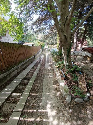 Eladó családi ház, III. kerületben, Korongozó utcában