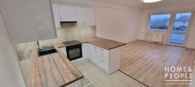 Eladó téglalakás, Szegeden 69.9 M Ft, 3+1 szobás