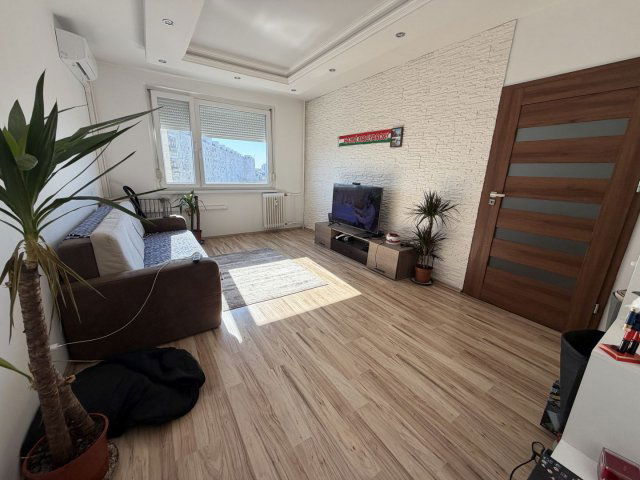 Eladó panellakás, Debrecenben 69.9 M Ft, 4 szobás