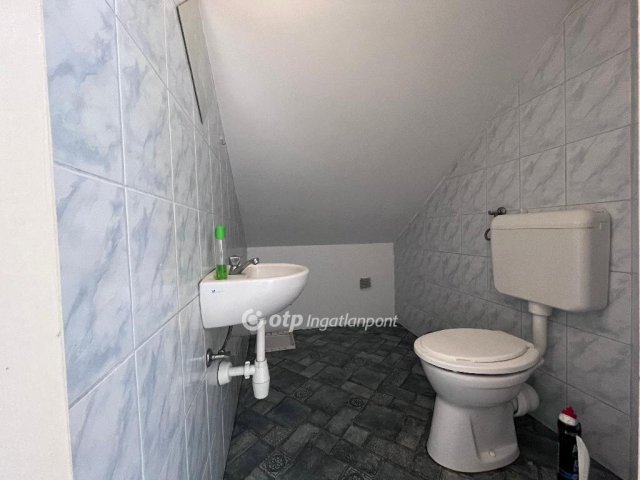 Eladó téglalakás, Pécsett 95.5 M Ft, 3 szobás