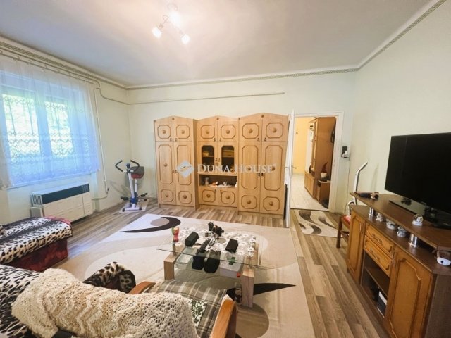 Eladó téglalakás, Nyergesújfaluban 37.8 M Ft, 2 szobás