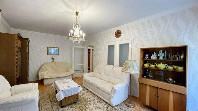 Kiadó panellakás, albérlet, Debrecenben 220 E Ft / hó, 3 szobás