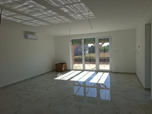 Eladó családi ház, Kulcson 85 M Ft, 4 szobás