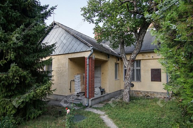 Eladó családi ház, Székesfehérvárott 64.99 M Ft, 2 szobás