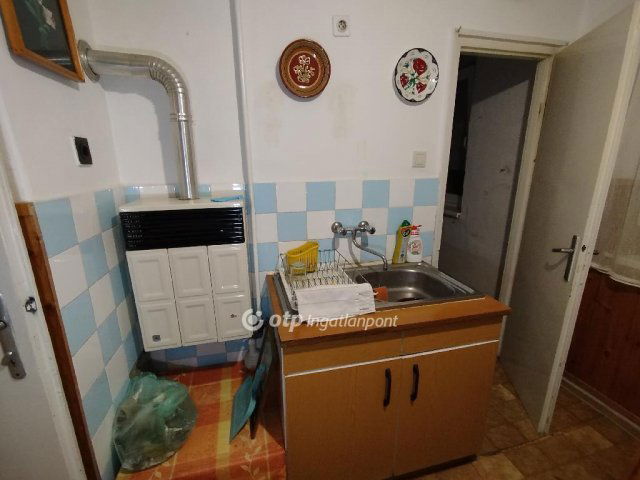 Eladó téglalakás, Komlón 20.3 M Ft, 2 szobás