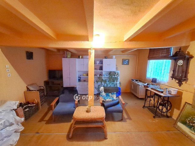 Eladó családi ház, Szolnokon 16.8 M Ft, 2 szobás