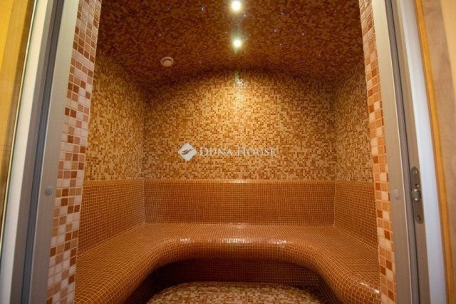 Eladó családi ház, Szegeden 409 M Ft, 6 szobás