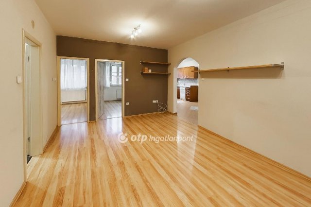 Eladó téglalakás, Egerben 84.9 M Ft, 4 szobás