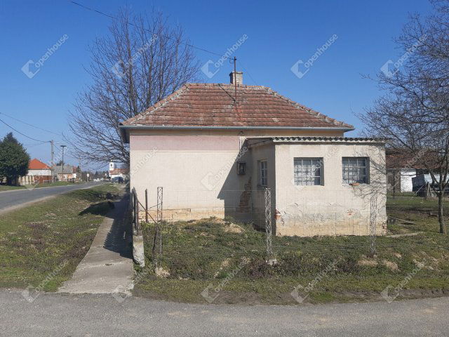Eladó családi ház, Kacorlakon 6.9 M Ft, 1 szobás