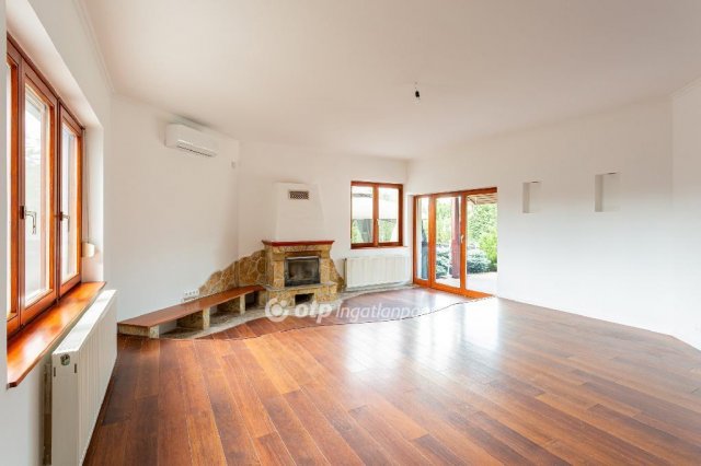 Eladó családi ház, Szigetszentmiklóson 149.9 M Ft, 5+1 szobás