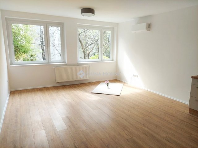 Eladó téglalakás, Pécsett 85.9 M Ft, 4 szobás