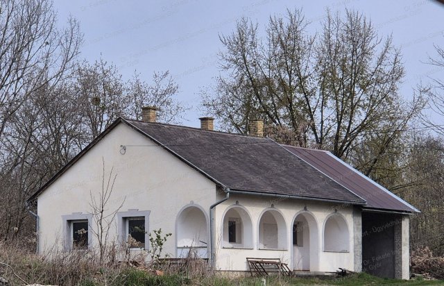 Eladó ipari ingatlan, Győrszemerén 100 M Ft, 4 szobás