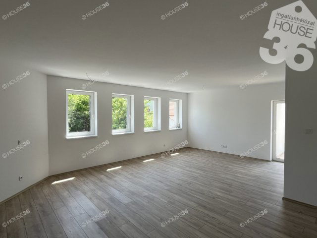 Eladó téglalakás, Kecskeméten 99.9 M Ft, 4 szobás
