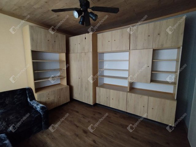 Kiadó panellakás, albérlet, Győrött 180 E Ft / hó, 2 szobás