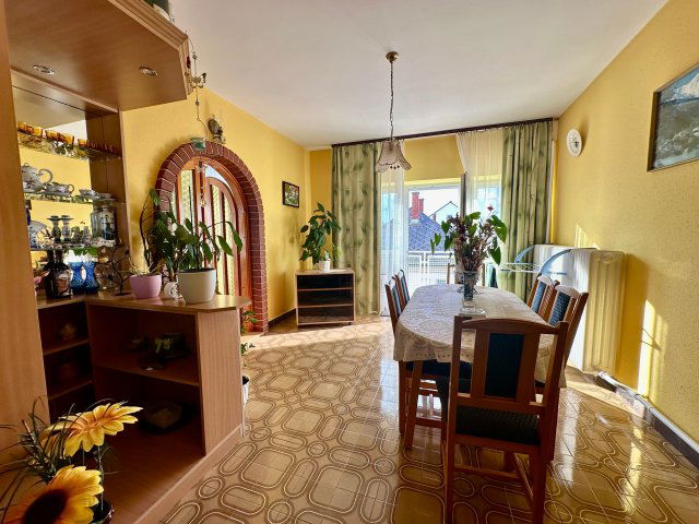 Eladó családi ház, Keszthelyen 170 M Ft, 6 szobás