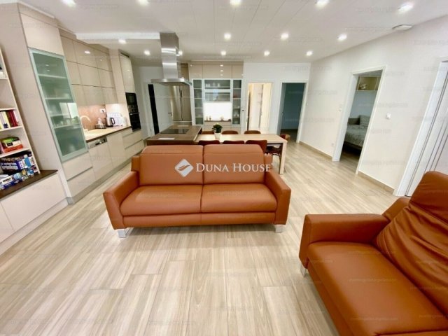 Eladó téglalakás, Budapesten, III. kerületben 200 M Ft, 4 szobás