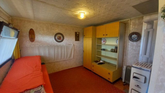 Eladó családi ház, Vácon 29.5 M Ft, 2 szobás