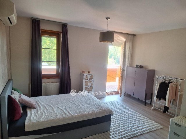 Eladó téglalakás, Budapesten, III. kerületben 195 M Ft, 2 szobás