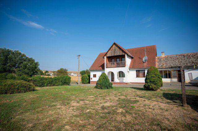 Eladó családi ház, Gadácson 38 M Ft, 7+1 szobás