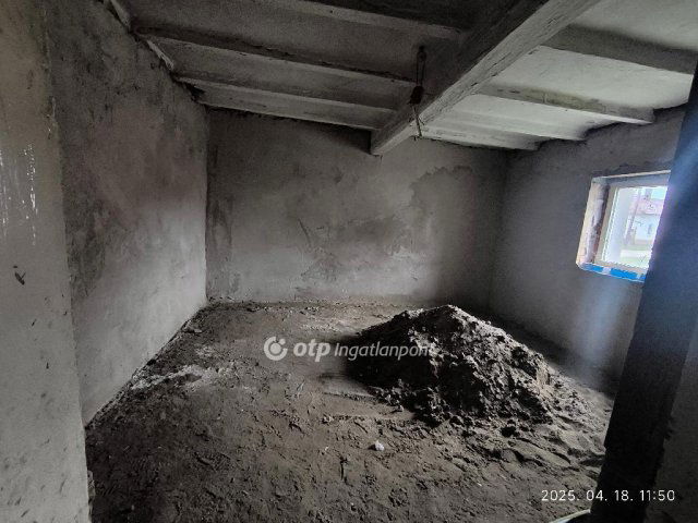 Eladó családi ház, Tiszaföldváron 9.5 M Ft, 3+1 szobás