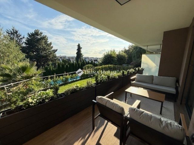 Eladó téglalakás, Pécsett 175 M Ft, 4 szobás