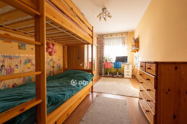 Eladó panellakás, Budapesten, III. kerületben 100 M Ft