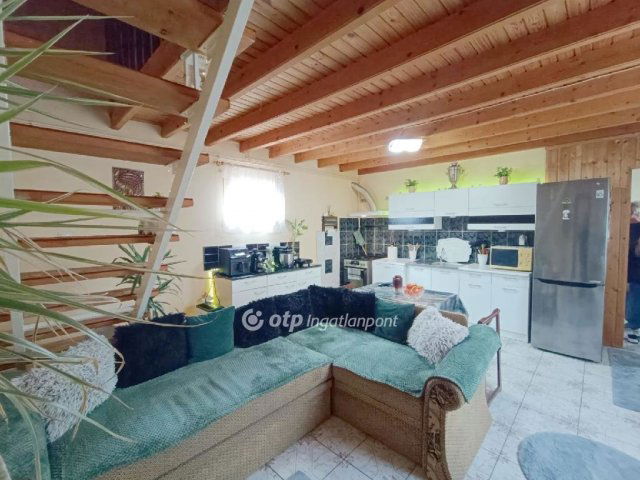 Eladó ikerház, Szigethalmon 72.9 M Ft, 3+2 szobás