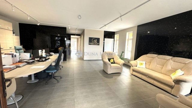 Eladó üzlethelyiség, Debrecenben 145 M Ft, 1 szobás