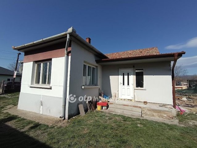 Eladó családi ház, Gyöngyösorosziban 15 M Ft, 3 szobás