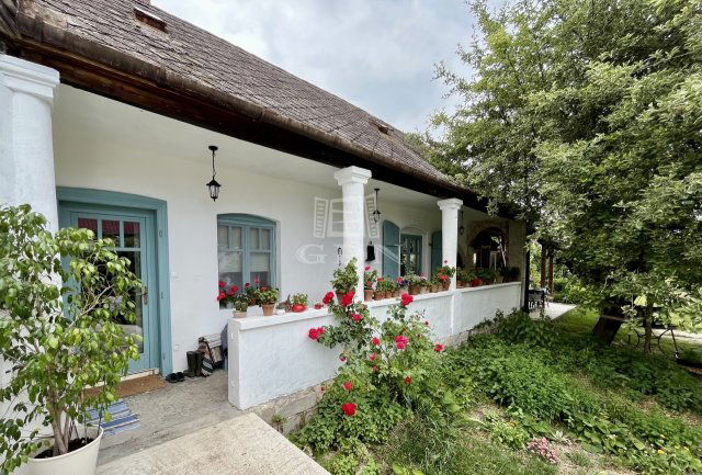 Eladó családi ház, Gyúrón 127.9 M Ft, 5 szobás