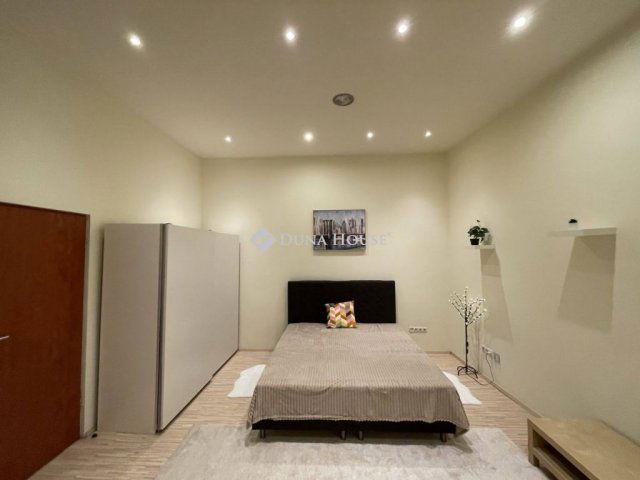 Kiadó téglalakás, albérlet, V. kerületben, Régi posta utcában