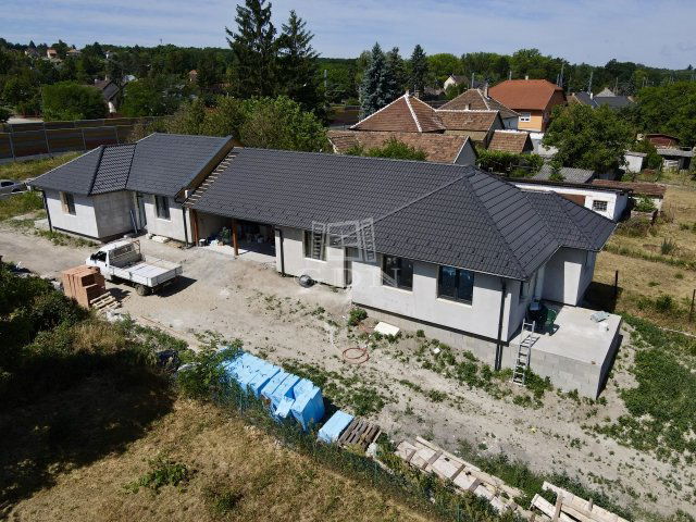 Eladó ikerház, Gödöllőn 81.9 M Ft, 3 szobás