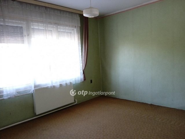 Eladó családi ház, Veszprémben 64.9 M Ft, 5 szobás