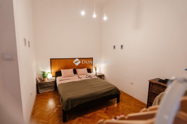 Eladó téglalakás, Budapesten, VI. kerületben 67.5 M Ft, 2 szobás