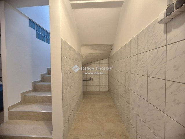 Eladó családi ház, Ürömön 229 M Ft, 5 szobás