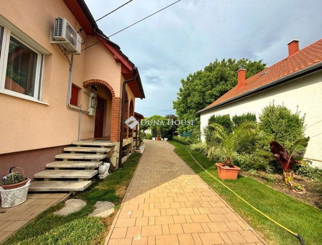 Eladó családi ház, Kőszárhegyen 94.5 M Ft, 5 szobás