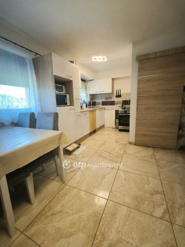 Eladó családi ház, Cserkeszőlőn 33.3 M Ft, 2 szobás