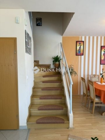 Eladó téglalakás, Pécsett 114.9 M Ft, 4 szobás