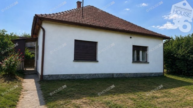 Eladó családi ház, Medinán 14.9 M Ft, 3 szobás