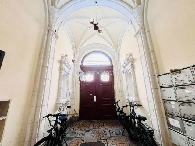 Eladó téglalakás, Budapesten, VI. kerületben 93 M Ft, 2 szobás