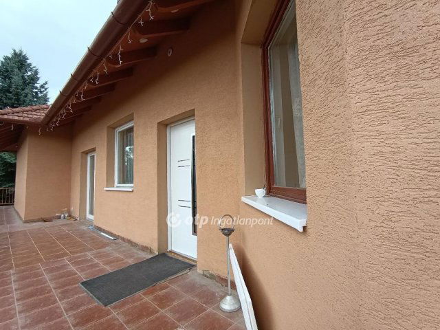 Eladó családi ház, Érden 249.9 M Ft, 10 szobás