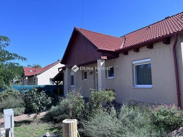 Eladó családi ház, Erdőkertesen 129.9 M Ft, 5 szobás