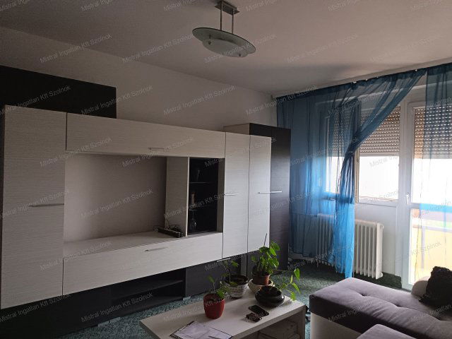 Eladó panellakás, Szolnokon 30 M Ft, 1+1 szobás