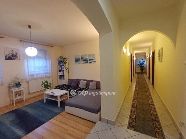 Eladó családi ház, Szigetszentmiklóson 103.9 M Ft, 4+1 szobás