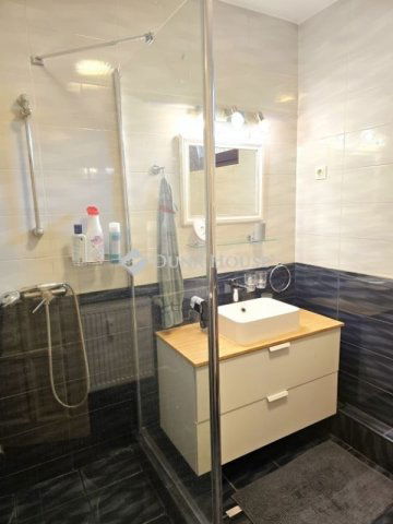 Eladó téglalakás, Pécsett 74.9 M Ft, 3 szobás