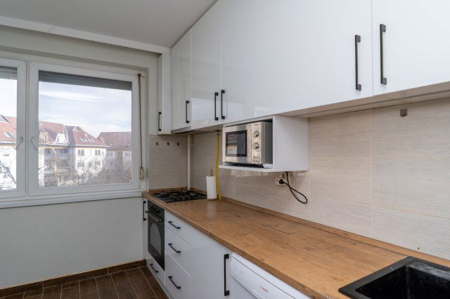 Eladó panellakás, Debrecenben, Sumen utcában 74.5 M Ft