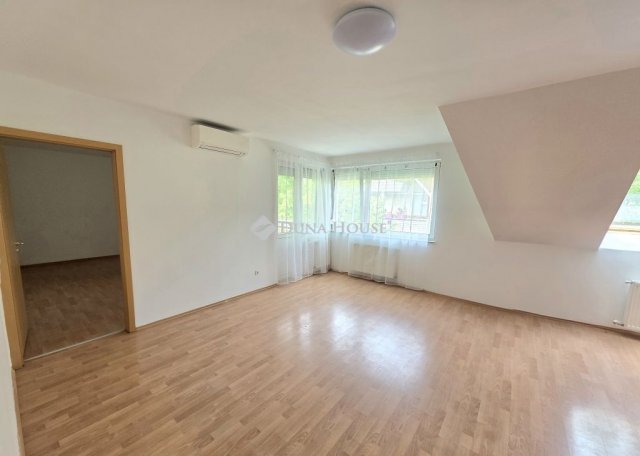 Eladó téglalakás, Szigetszentmiklóson 74.9 M Ft, 3 szobás