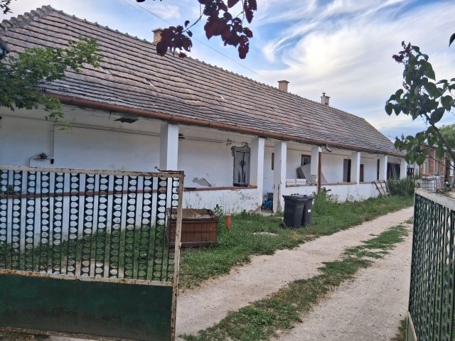 Eladó családi ház, Zsámbékon 79.9 M Ft, 3 szobás